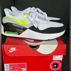 Men’s Nike AirMax 9.5